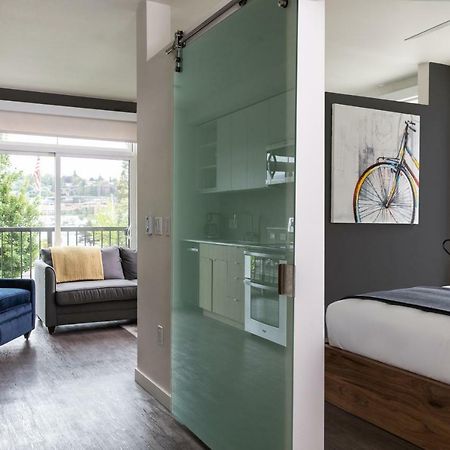 Domicile Suites At Marina Slu Сіетл Екстер'єр фото